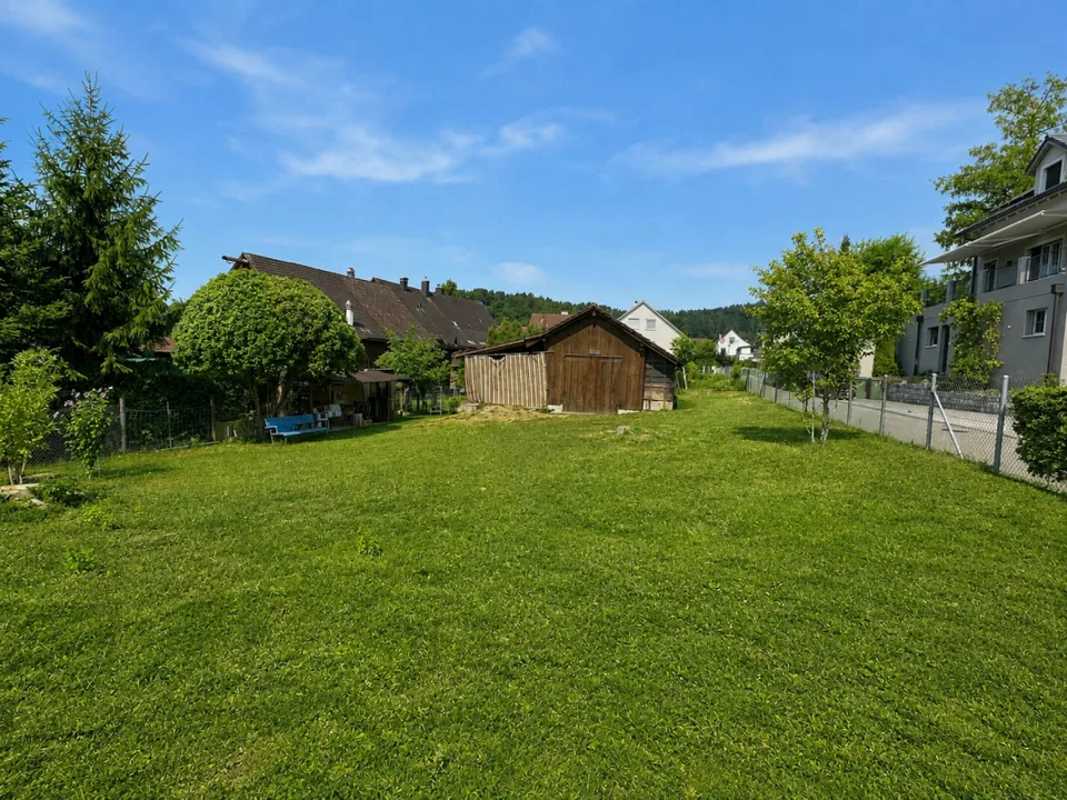 ATTRAKTIVES BAULAND AN SONNIGER LAGE