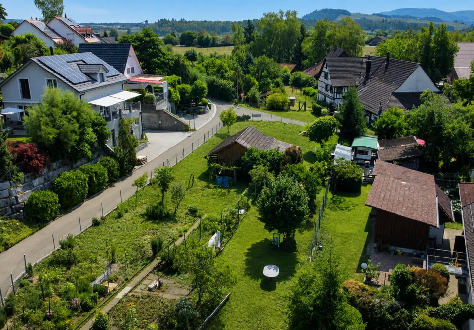 ATTRAKTIVES BAULAND AN SONNIGER LAGE