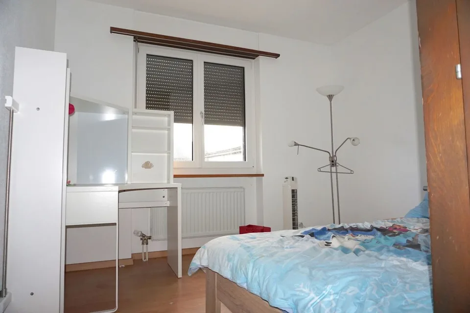 ARI-140 - Gemischt genutztes Gebäude, bestehend aus einem großen 8,5-Zimmer-Haus mit Büros und Werkstätten