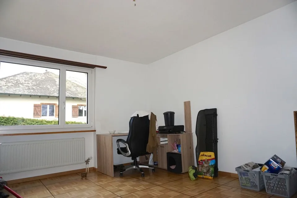 ARI-140 - Gemischt genutztes Gebäude, bestehend aus einem großen 8,5-Zimmer-Haus mit Büros und Werkstätten