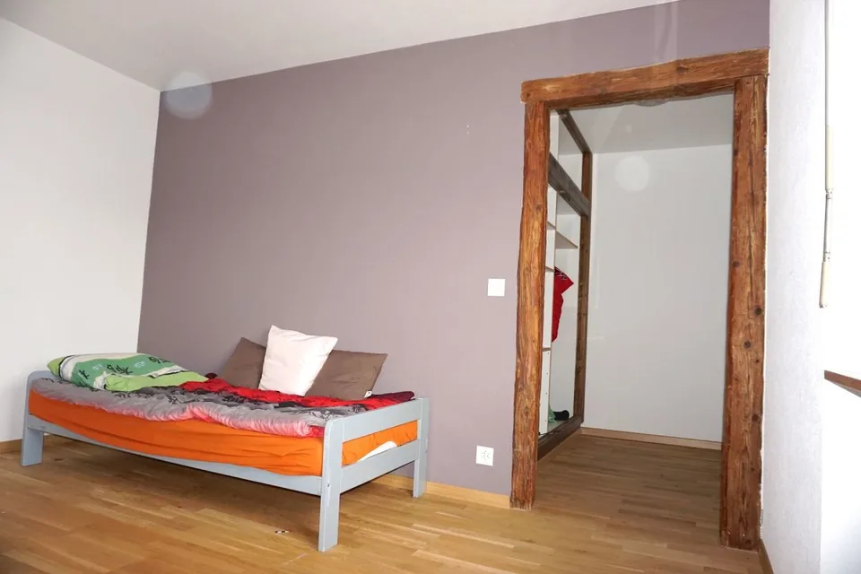 ARI-140 - Gemischt genutztes Gebäude, bestehend aus einem großen 8,5-Zimmer-Haus mit Büros und Werkstätten