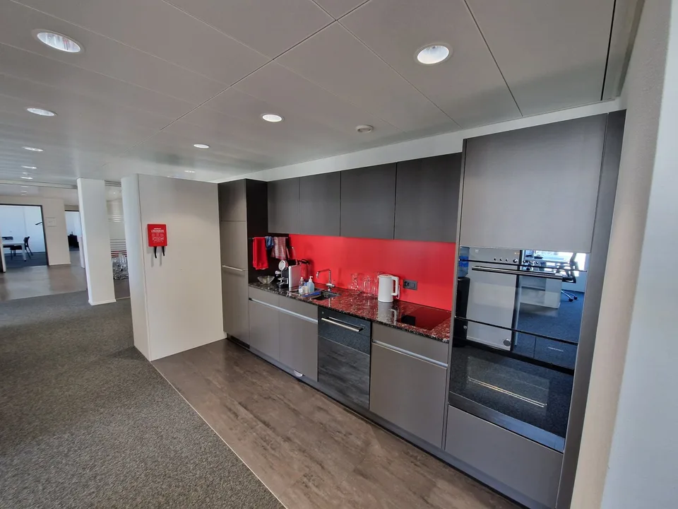 Dernier espace de bureau/commercial libre - 466 m² de locaux aménagés en plein cœur du quartier