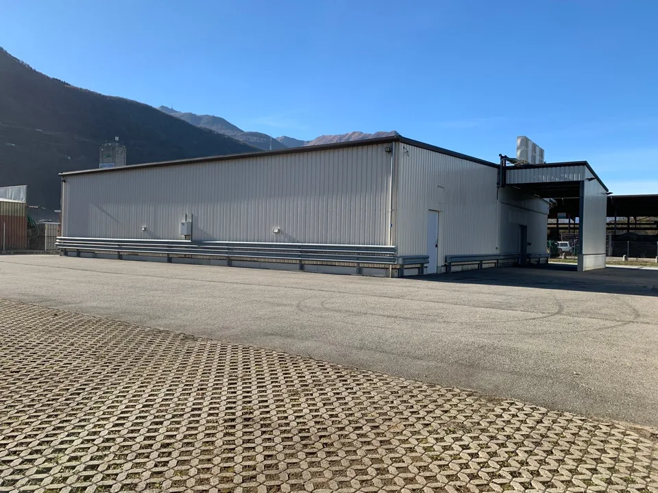 Gewerbeliegenschaft inkl. Kühlhaus - Immobile commerciale incluso CELLE FRIGORIFERE !