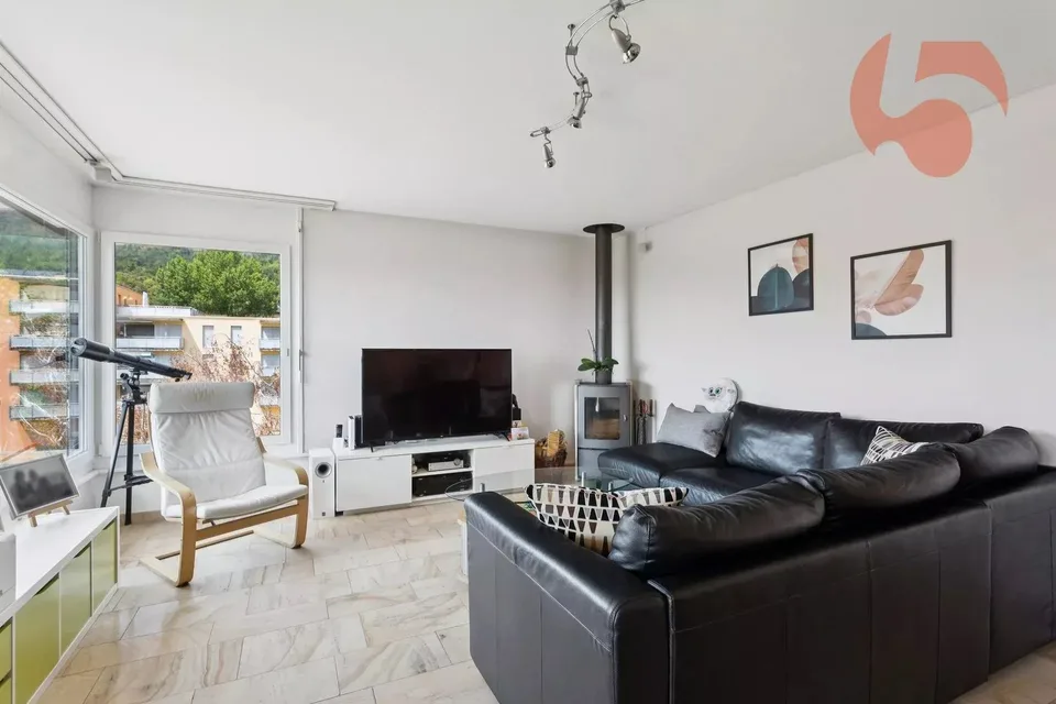 Schönes durchgehendes 4,5-Zimmer-Apartment