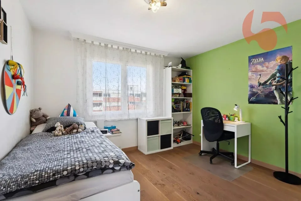 Schönes durchgehendes 4,5-Zimmer-Apartment