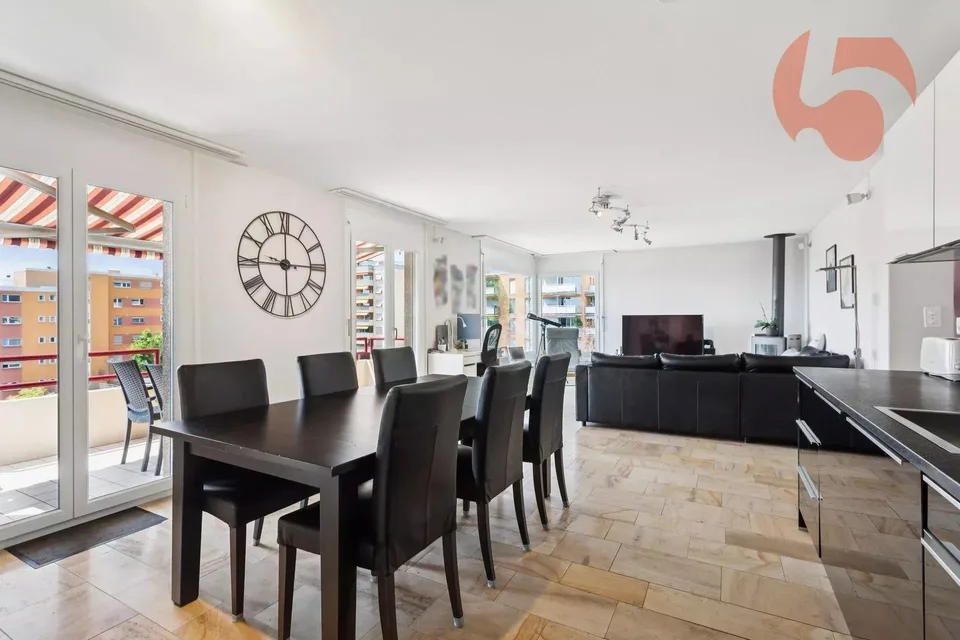Schönes durchgehendes 4,5-Zimmer-Apartment