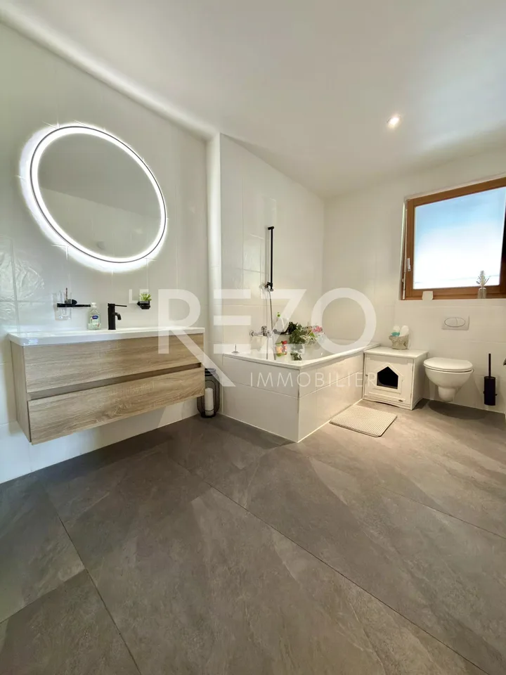 Wohnung mit 4,5 Zimmern, großem Balkon und Panoramablick. Troistorrents, VS