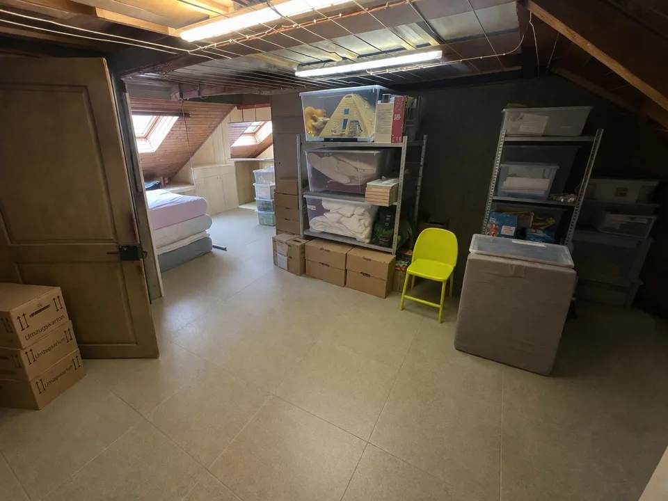 Schönes 5 Zimmer Reihenhaus mit Garten und Innenparkplatz