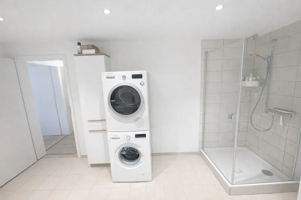 Schönes 5 Zimmer Reihenhaus mit Garten und Innenparkplatz