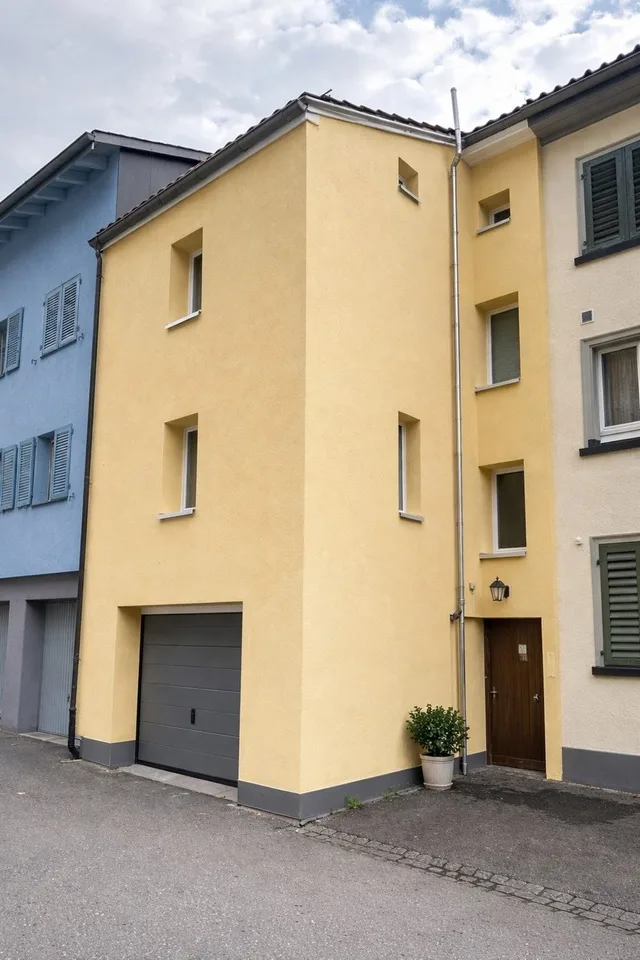 Schönes 5 Zimmer Reihenhaus mit Garten und Innenparkplatz