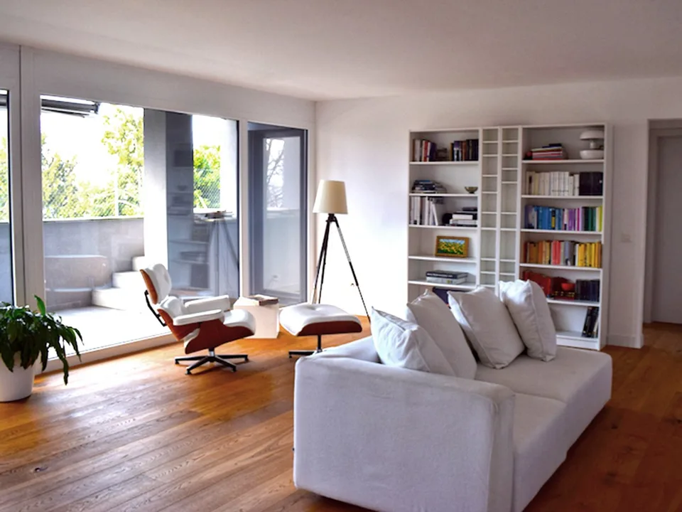 Modernes 3,5-Zimmer-Apartment mit Garten und separates Studio.