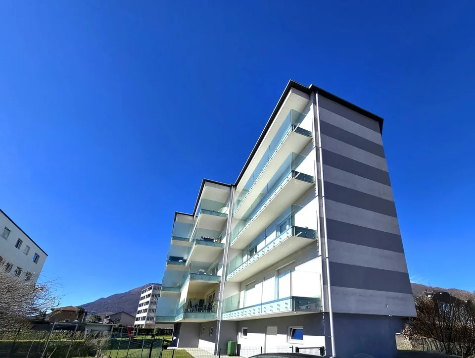 Bel 4,5 locali in stile moderno con grande terrazza coperta.