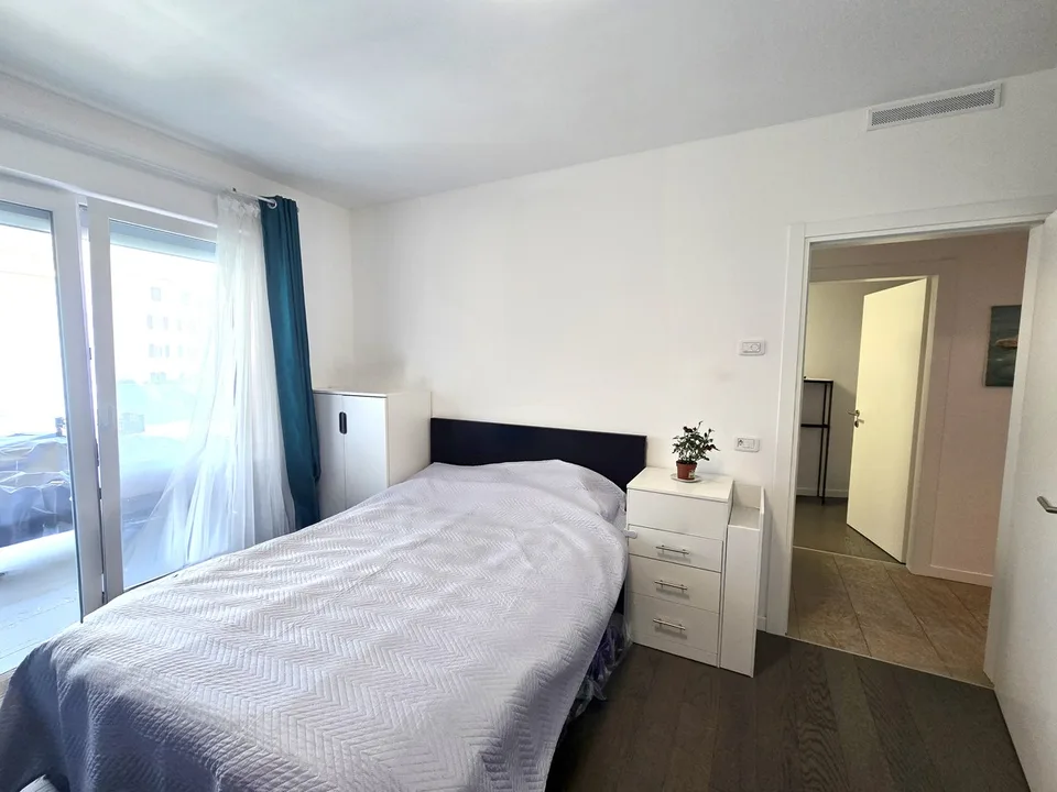 Bel 4,5 locali in stile moderno con grande terrazza coperta.