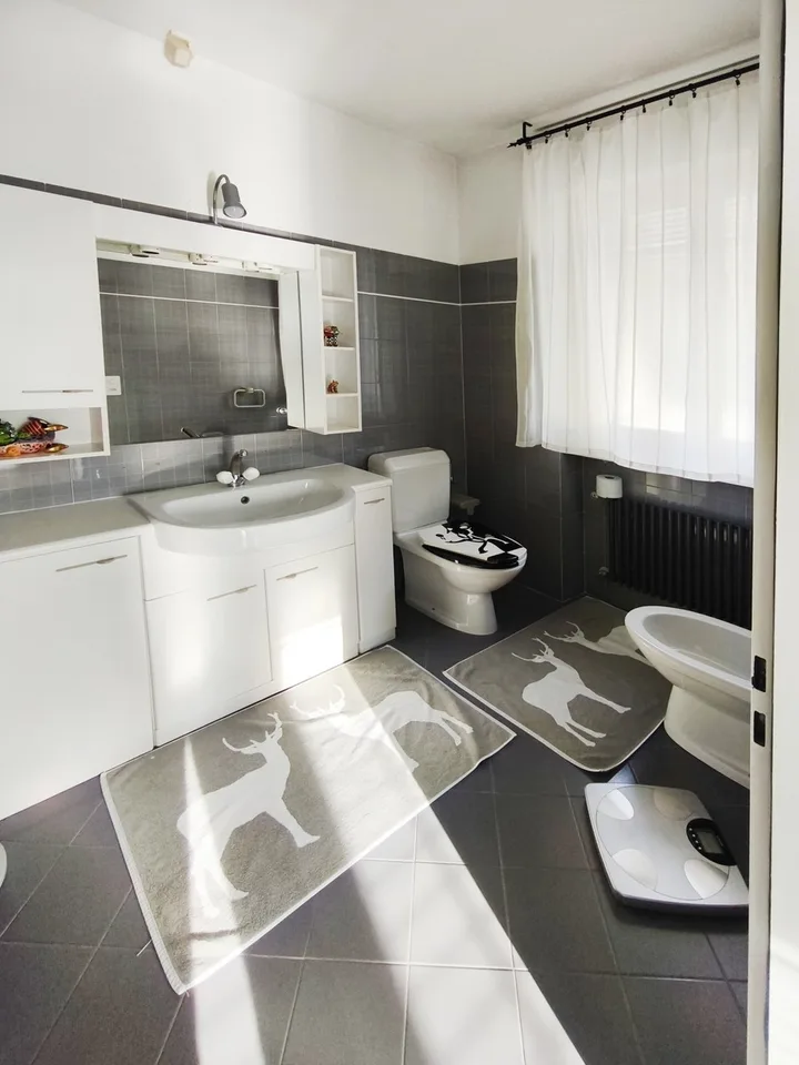Elegantes unabhängiges 5,5-Zimmer-Haus mit Pool und großem Garten