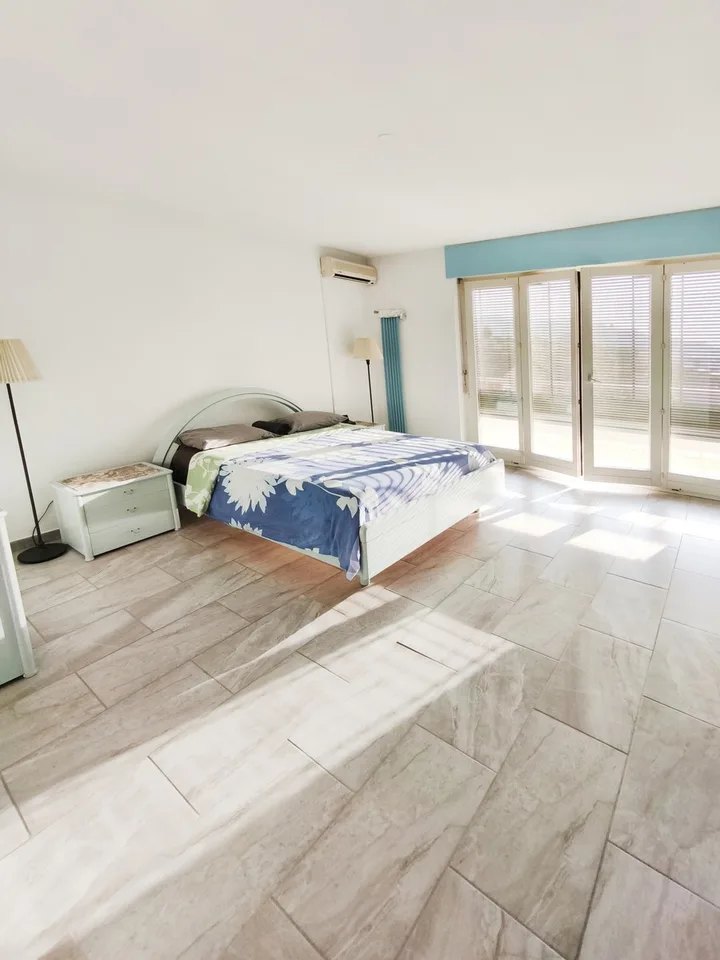 Elegantes unabhängiges 5,5-Zimmer-Haus mit Pool und großem Garten