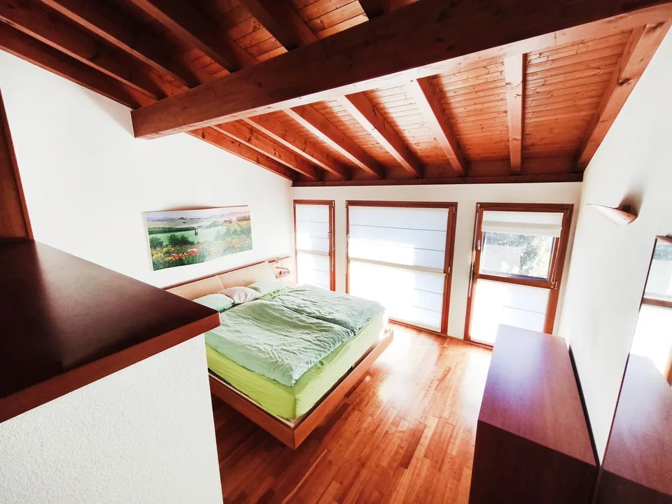 Villa mit 5,5 Zimmern, beheiztem Pool, privatem Garten und großen Räumen