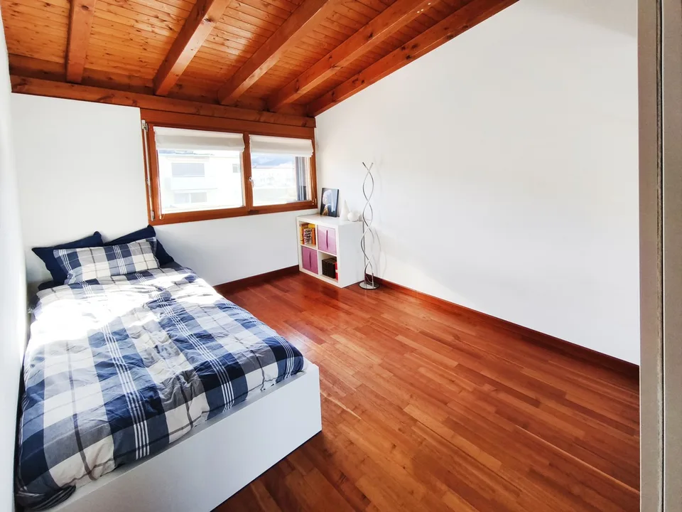 Villa mit 5,5 Zimmern, beheiztem Pool, privatem Garten und großen Räumen