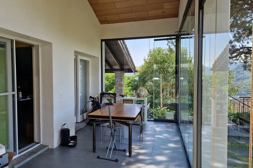 Casa unifamiliare 6,5 locali di 190 mq con giardino privato e veranda