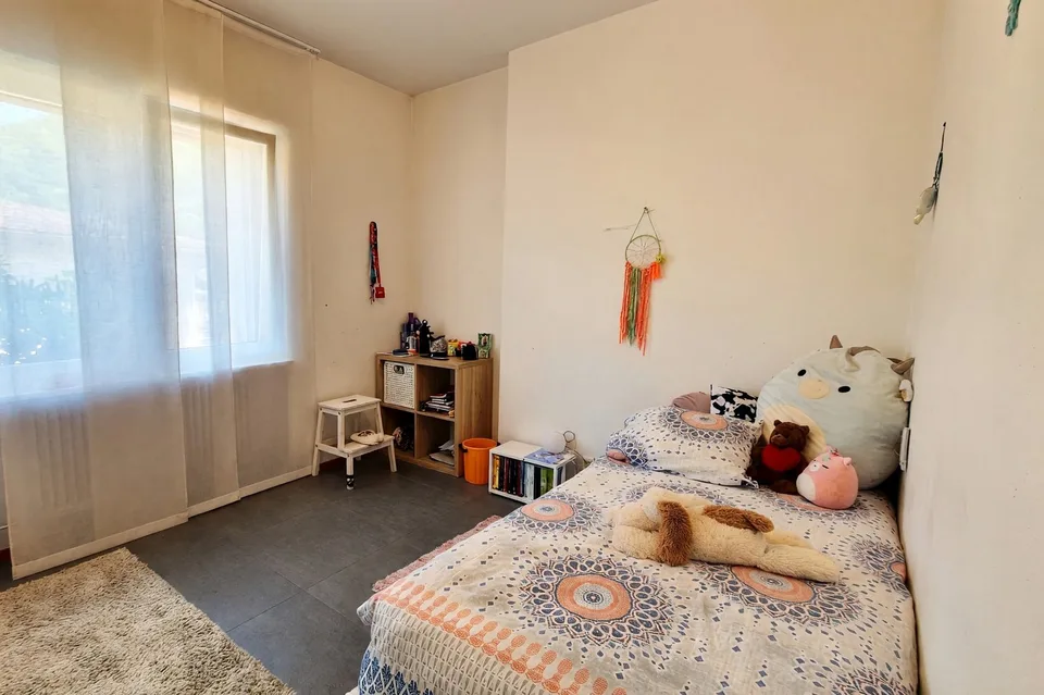 Casa unifamiliare 6,5 locali di 190 mq con giardino privato e veranda