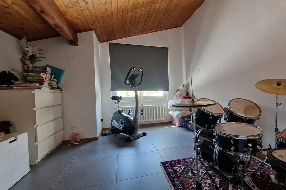 Casa unifamiliare 6,5 locali di 190 mq con giardino privato e veranda