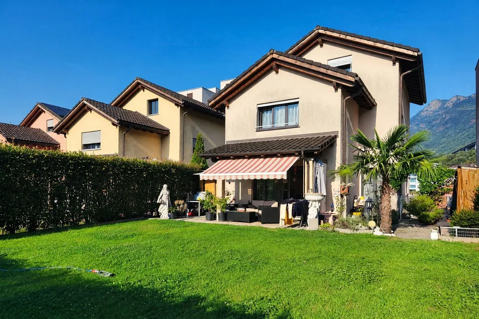 Villetta 5,5 con giardino di 300 mq e mansarda abitabile