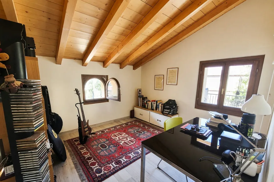 Elegantes 4,5-Zimmer-Lake-Wohnung mit privatem Garten in Capolago renoviert