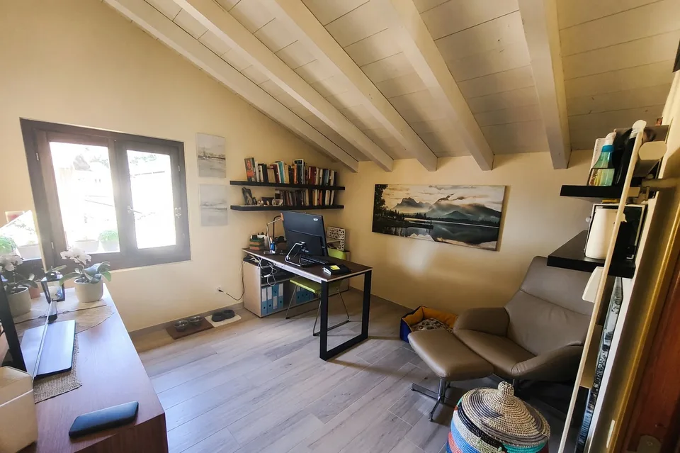Elegantes 4,5-Zimmer-Lake-Wohnung mit privatem Garten in Capolago renoviert