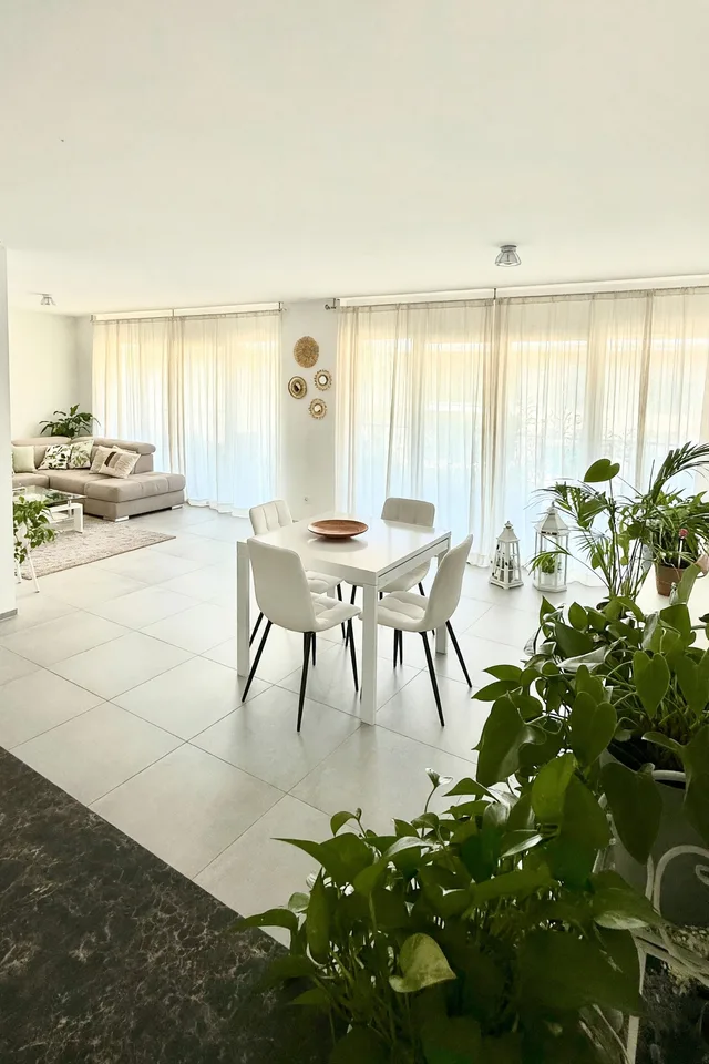 Élégant nouvel appartement 3,5 pièces avec grand terrasse et chambre avec salle de bain attenante