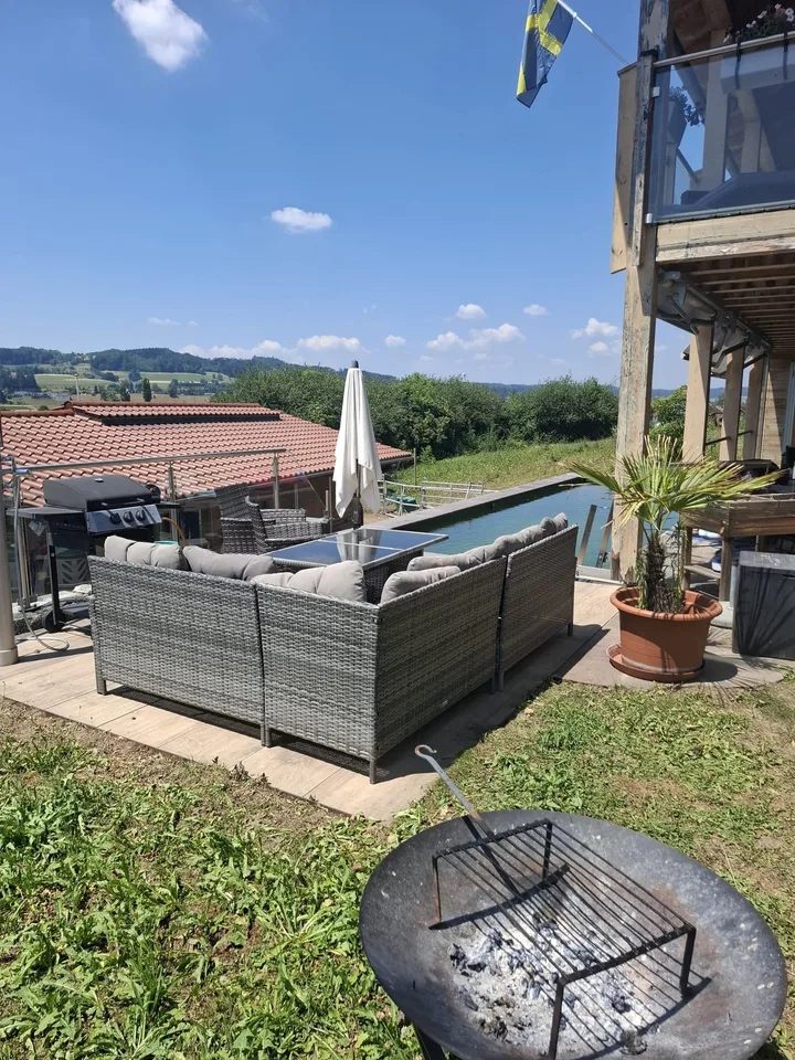 3 Familienhaus mit Pferdestall, Reitplatz, Naturpool und Überlaufbecken