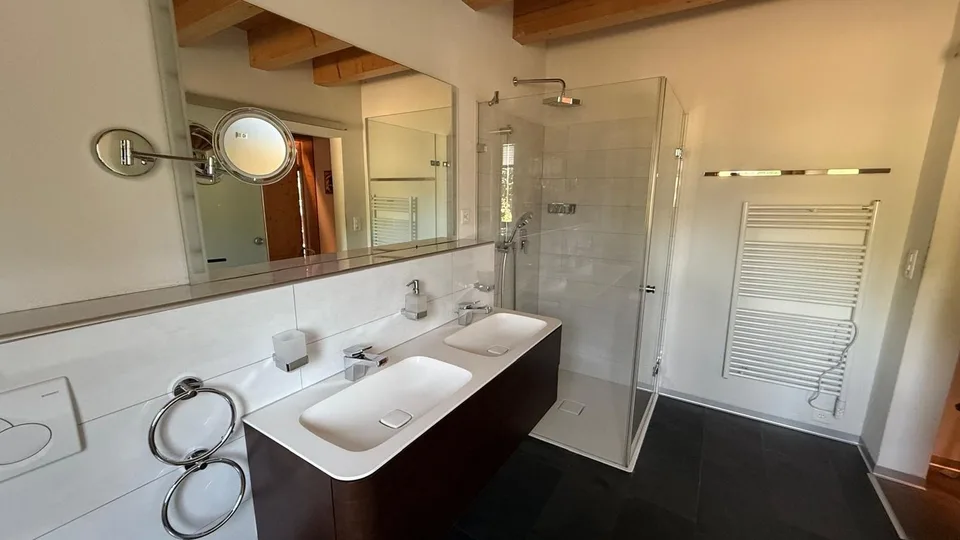3 Familienhaus mit Pferdestall, Reitplatz, Naturpool und Überlaufbecken