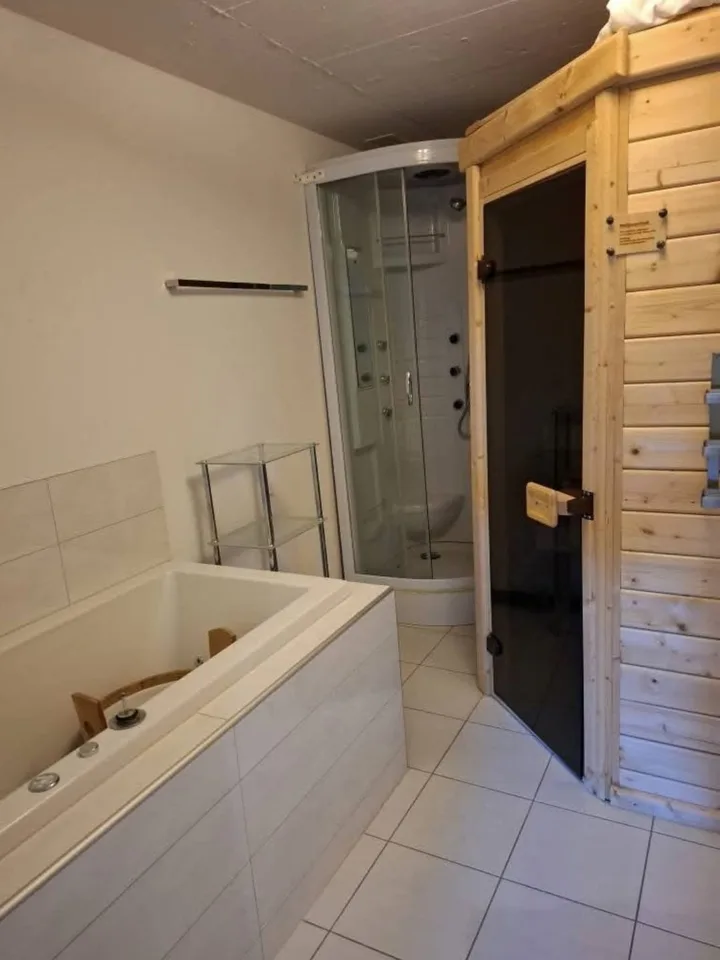 3 Familienhaus mit Pferdestall, Reitplatz, Naturpool und Überlaufbecken