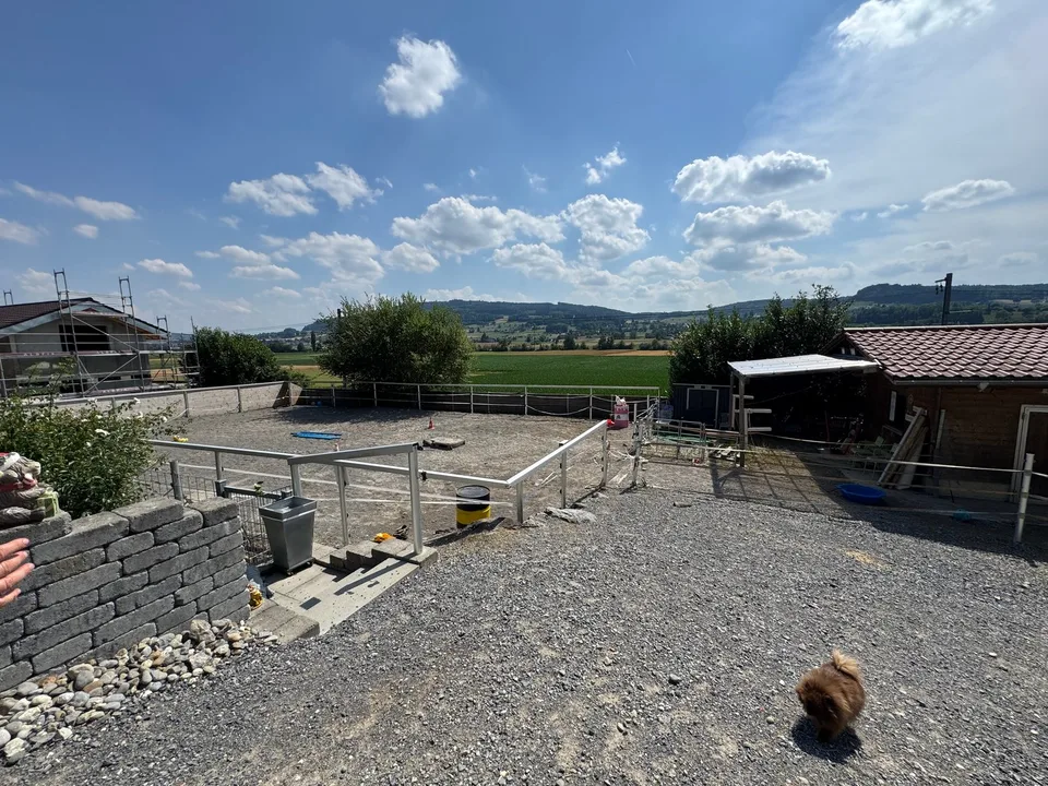 3 Familienhaus mit Pferdestall, Reitplatz, Naturpool und Überlaufbecken