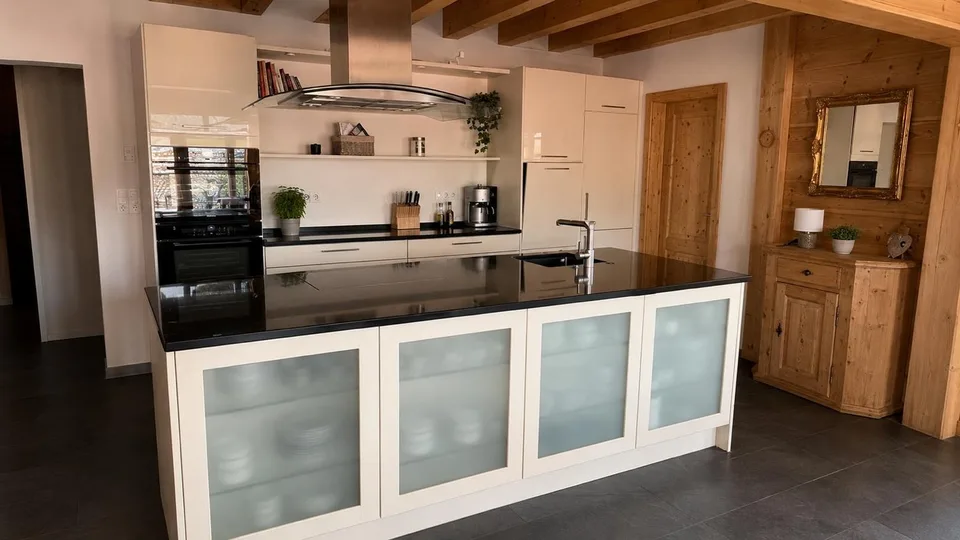 3 Familienhaus mit Pferdestall, Reitplatz, Naturpool und Überlaufbecken