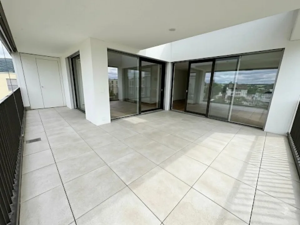 Appartement de haute qualité de 4,5 pièces avec grand balcon