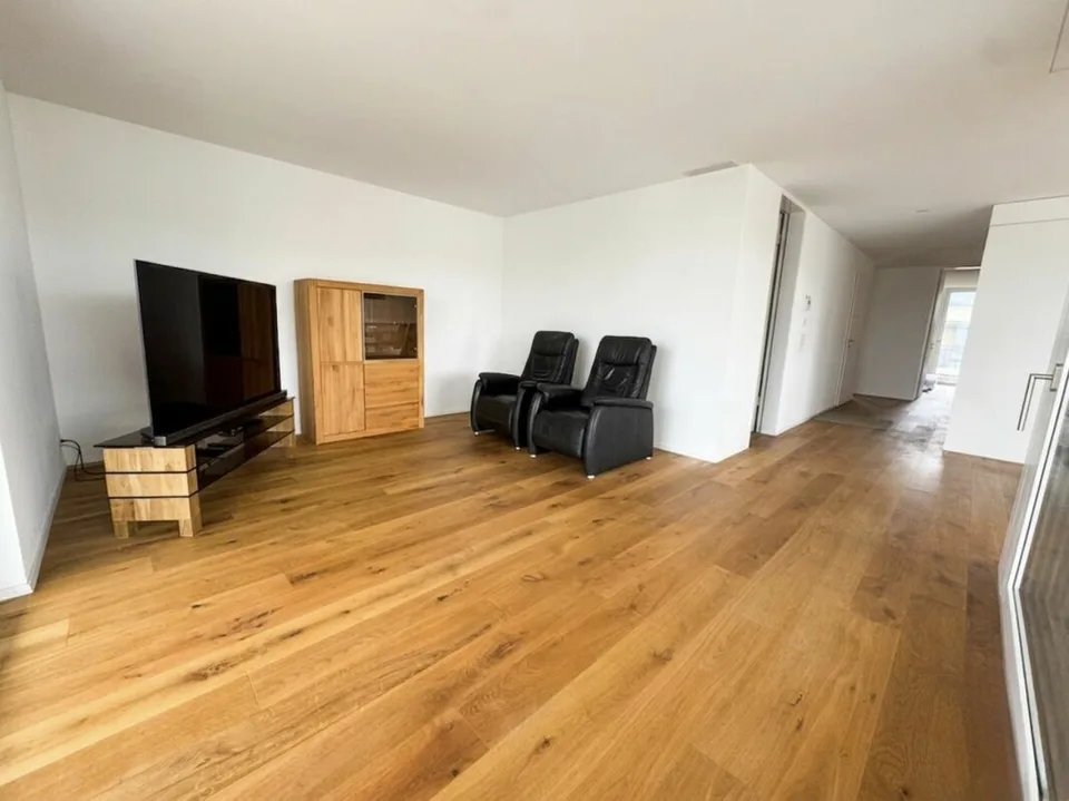 Appartement de haute qualité de 4,5 pièces avec grand balcon