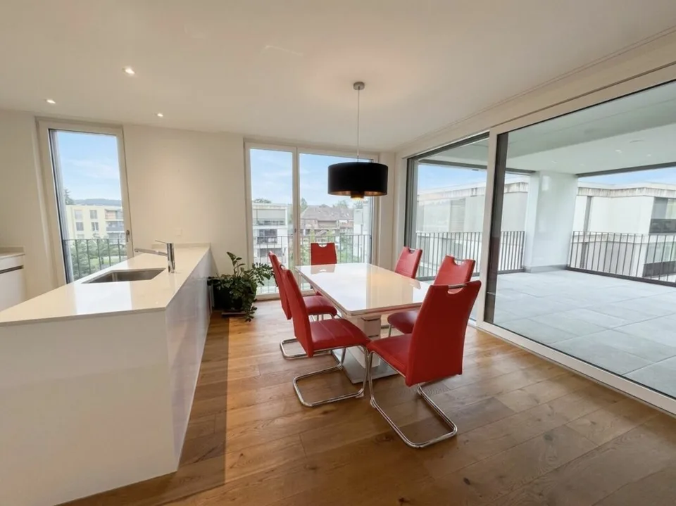 Appartement de haute qualité de 4,5 pièces avec grand balcon