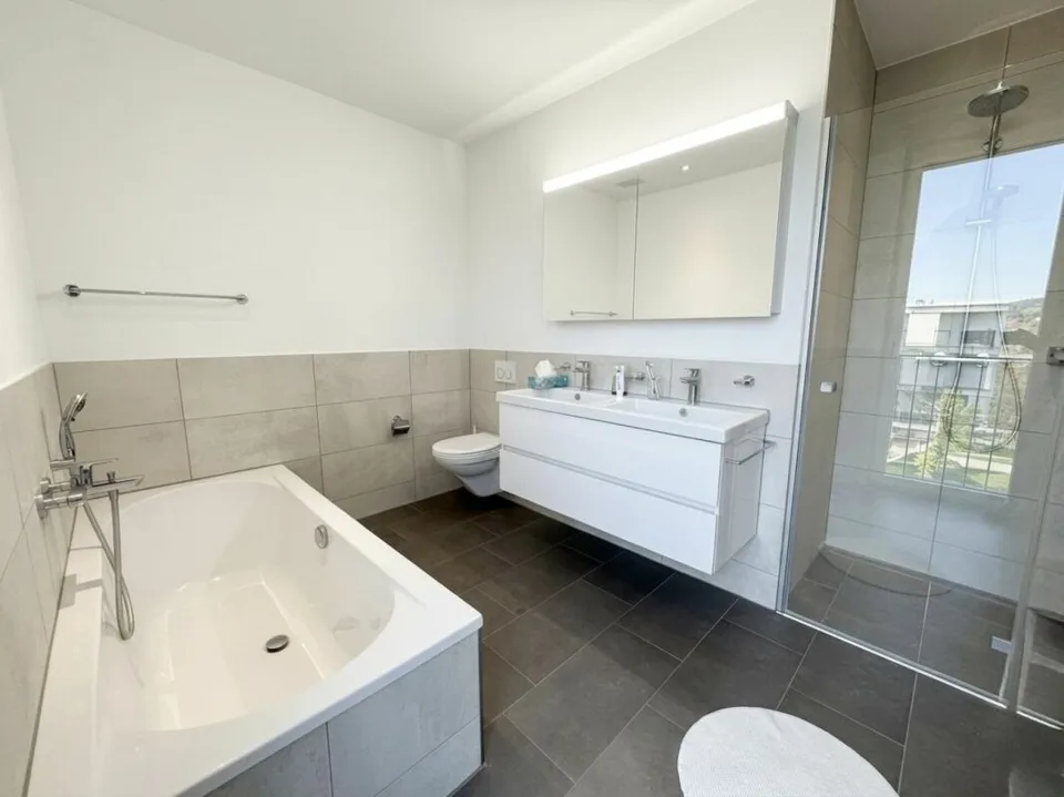 Appartement de haute qualité de 4,5 pièces avec grand balcon