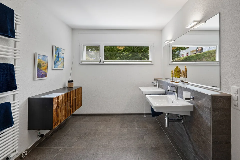 Rêve de maison moderne avec terrasse de rêve dans un endroit calme