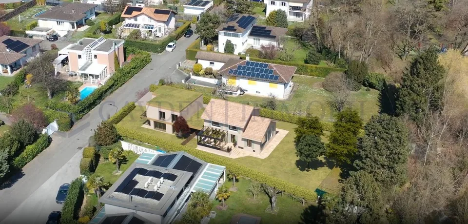 Einzigartige renovierte Villa mit 7 Zimmern - Baugenehmigung vorhanden