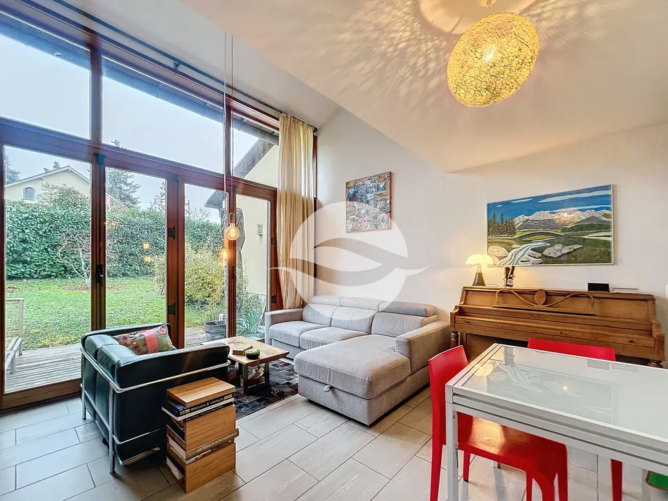Charmannte Reihenhaus-Villa mit 4,5 Zimmern und baumgesäumtem Garten!