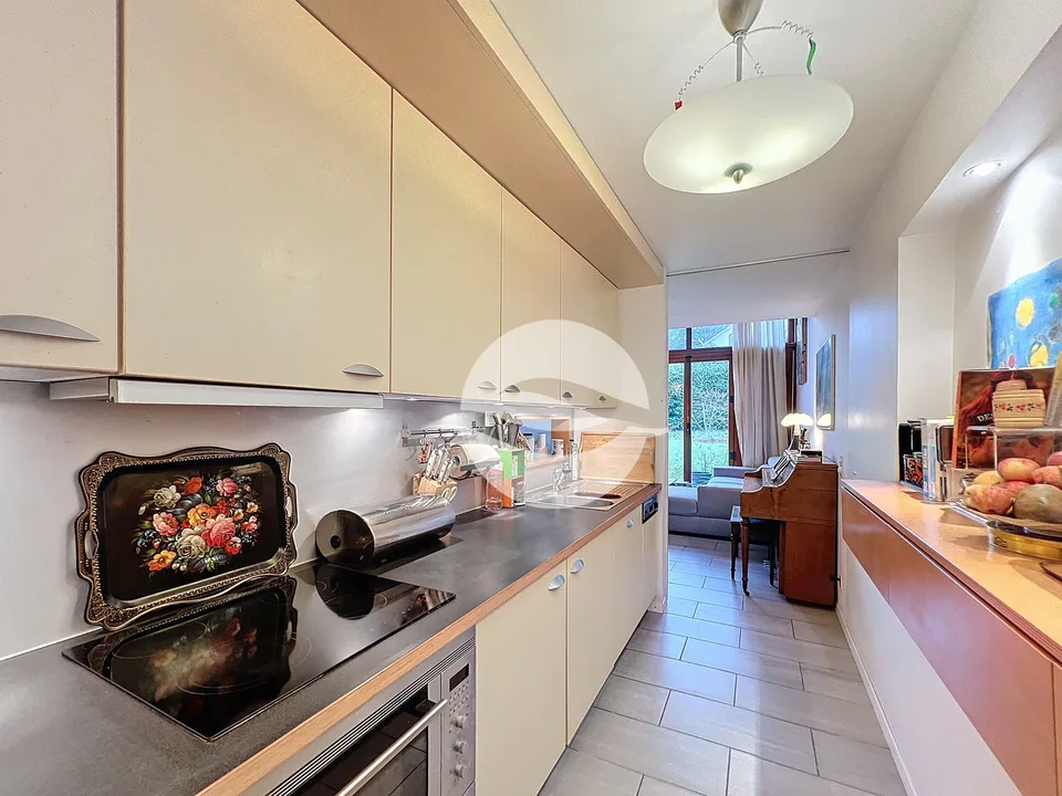Charmannte Reihenhaus-Villa mit 4,5 Zimmern und baumgesäumtem Garten!