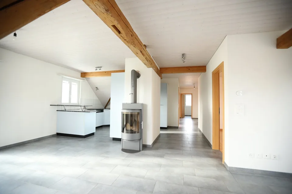 Charming 4.5-room attic apartment in Detligen – quiet location with a view