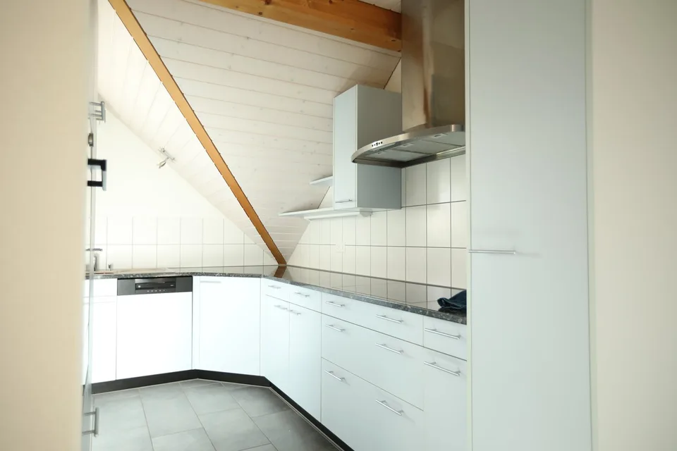 Charming 4.5-room attic apartment in Detligen – quiet location with a view