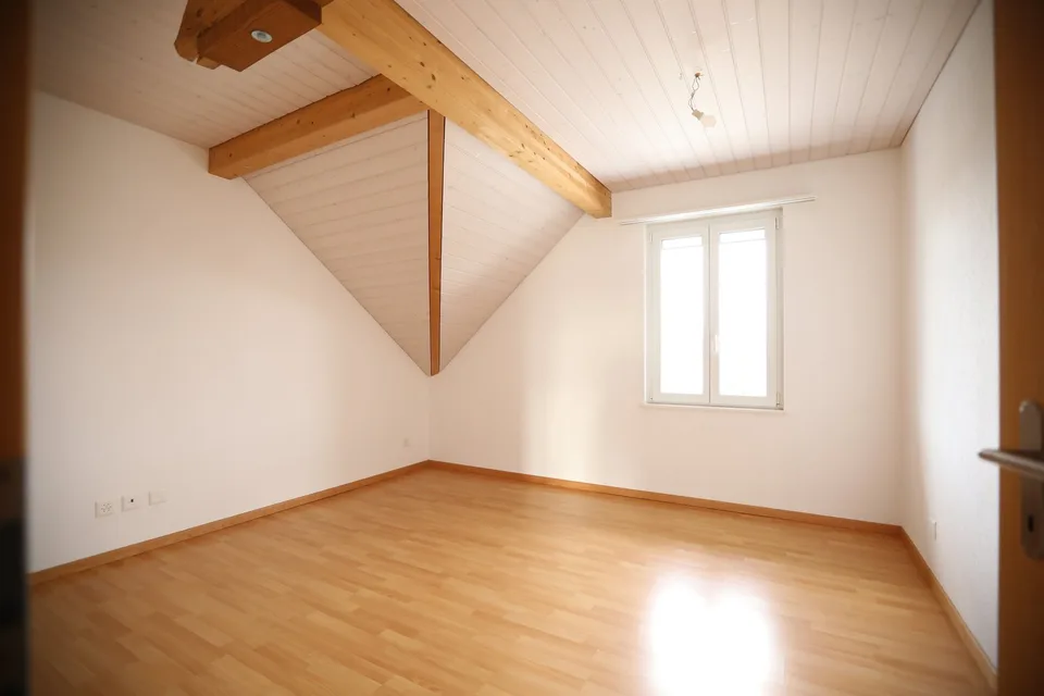 Charming 4.5-room attic apartment in Detligen – quiet location with a view