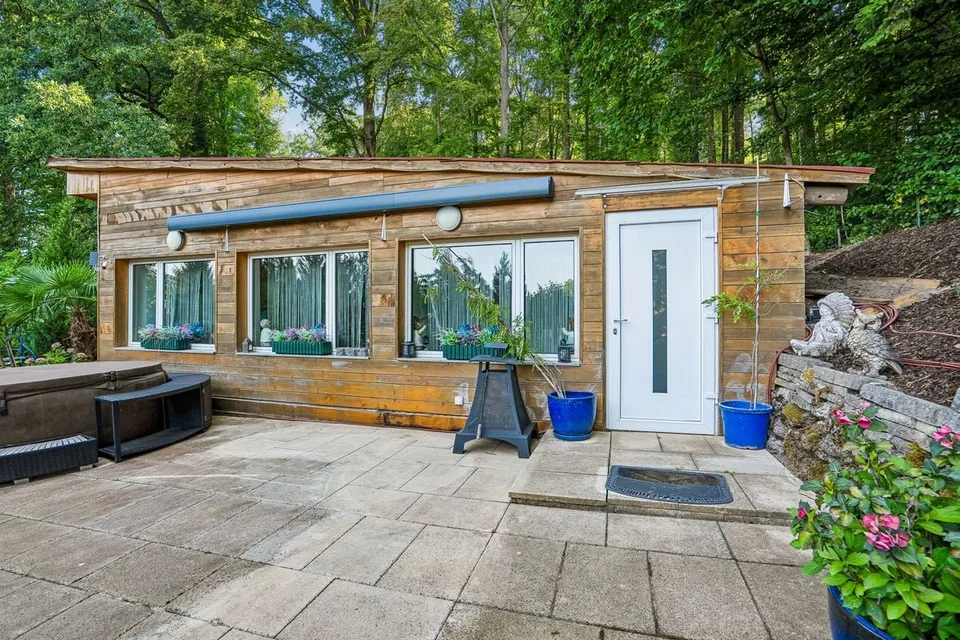 UNIQUE LUXURY RESIDENCE WITH PARK-LIKE GARDEN