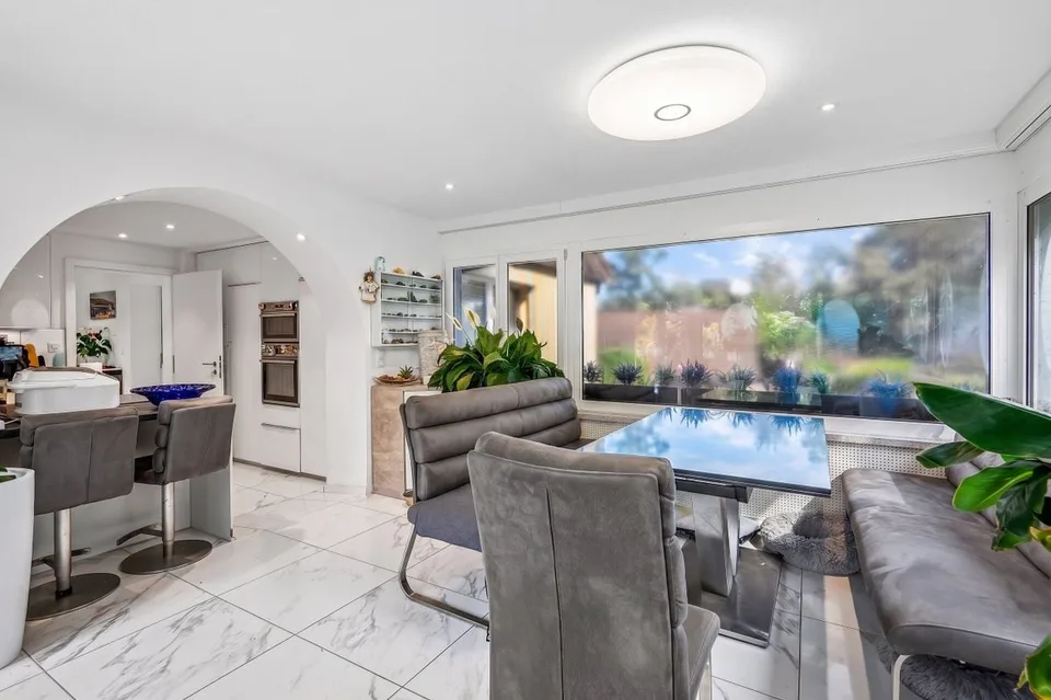 UNIQUE LUXURY RESIDENCE WITH PARK-LIKE GARDEN