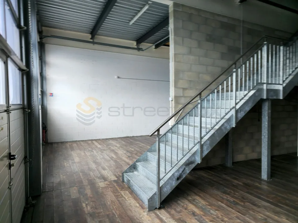 Einzigartige Gelegenheit, Doppelbox zur sofortigen Miete - 230m2