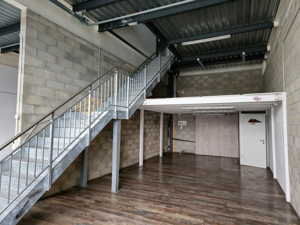 Einzigartige Gelegenheit, Doppelbox zur sofortigen Miete - 230m2