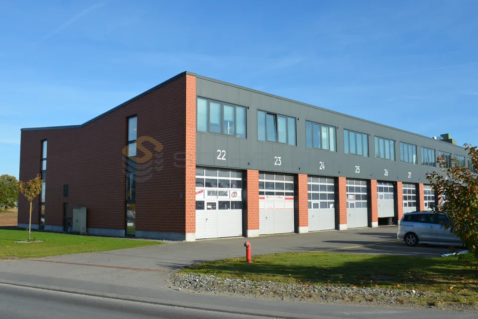 Opportunité unique, double box à louer de suite  - 230m2