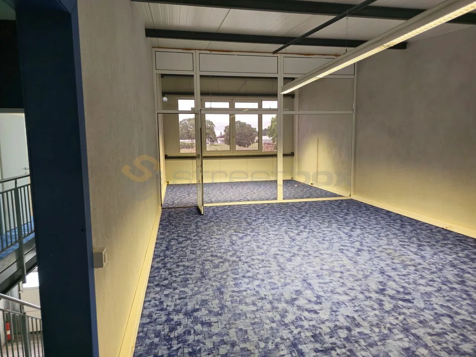 Einzigartige Gelegenheit, Doppelbox zur sofortigen Miete - 230m2